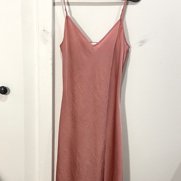 Aritzia Wilfred Only Slip Midi Dress in Pink - Picture 4 of 9